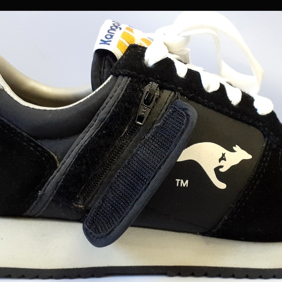 kangaROOS Shoes Kangaroos Sneakers Zip Pocket Size 6 Black White